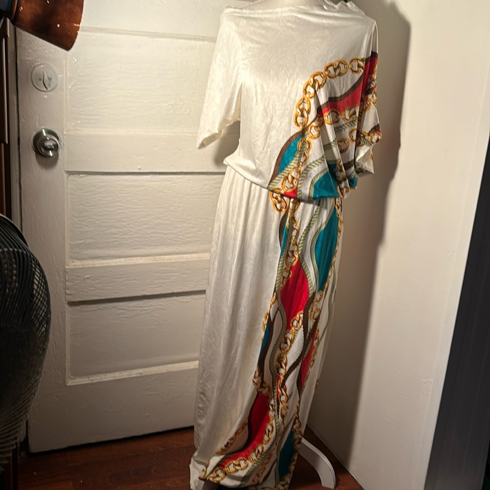 New long dress, open one leg.